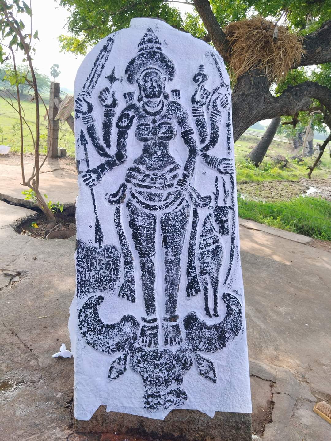 வேட்டுவர் வணங்கும் கொற்றவையின் கோட்டம்